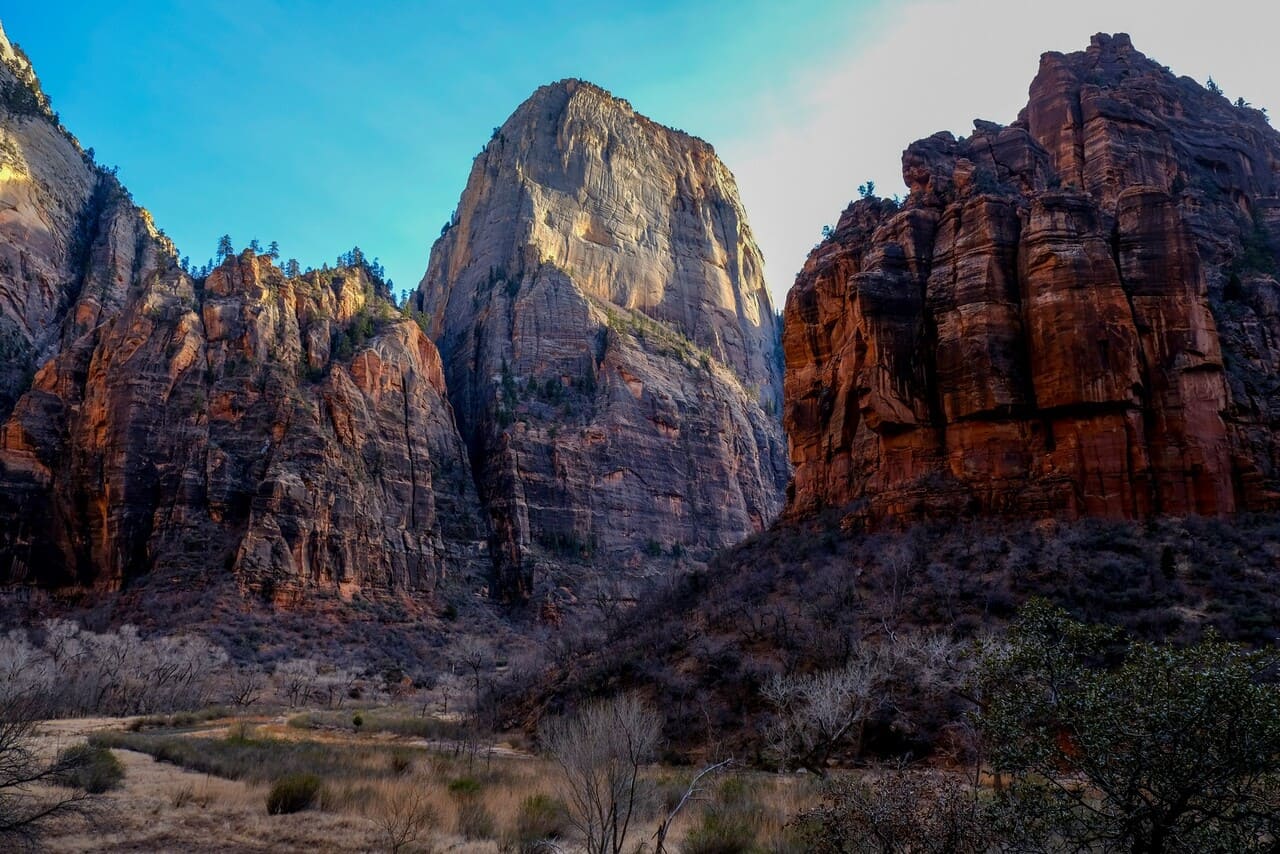 Great White Throne, Weeping Rock, and Observation Point - Photo by John Dahlstet, CC BY 2.0, via Wikimedia Commons